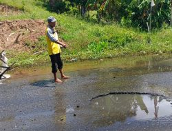 Akibat Pembukaan Lahan, Parit Tertutup Mengakibatkan Air Mengenai Jalan dan Berlobang