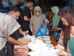 Warga Padang Raya Antusias Manfaatkan Pasar Murah untuk Belanja Kebutuhan Pokok