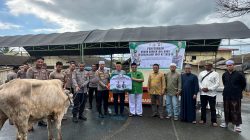 Polres Kotabaru Serahkan Hewan Kurban kepada Tokoh Agama, Pengurus Masjid dan Pondok Pesantren