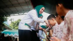 Gelorakan dan Edukasi B2SA, Ketua TP PKK Kalsel Hj Fathul Jannah Muhidin Disambut Meriah Siswa-Siswi SDN Pasar Lama 1 Banjarmasin