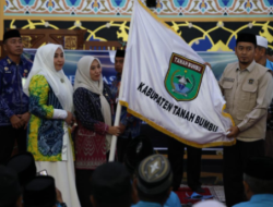 Lepas 239 Jamaah Calon Haji, Bupati Andi Rudi Latif : Jaga Kesehatan, Patuhi Arahan Petugas dan Pembimbing