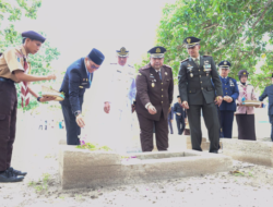 Bupati Andi Rudi Latif Ziarah ke Makam Pahlawan di Momen Peringatan Harkitnas dan Proklamasi ALRI Divisi IV Kalimantan