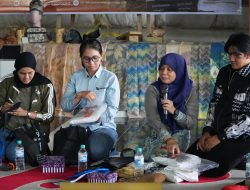 Hadirkan Trainer Ternama, CSR PT BIB Gelar Pelatihan Pembuatan Sasirangan dan Eco Print Guna Mendorong Kemandirian Ekonomi Warga Sumber Makmur
