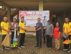Sambut Hari Bhayangkara ke-80, Polres Kotabaru Gelar Bakti Religi dan Salurkan Bantuan Alat Kebersihan
