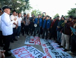 Gubernur H. Muhidin Temui dan Berdialog Dengan Aliansi BEM se-Kalsel