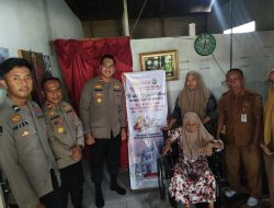 Bhakti Kesehatan dan Sosial Hari Bhayangkara ke-80, Polres Tanbu Salurkan Kursi Roda serta Paket Sembako