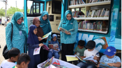Perpustakaan Keliling Meriahkan Penilaian PAAREDI di Mantewe, Bunda Literasi Tanah Bumbu Dorong Budaya Baca Sejak Dini