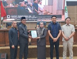 Hj Linda Wati Pimpin Paripurna Pandangan Umum Fraksi Terkait Raperda APBD 2025