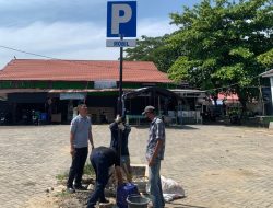 Tingkatkan Tata Kelola, Dishub Balangan Pasang Rambu Parkir Secara Bertahap