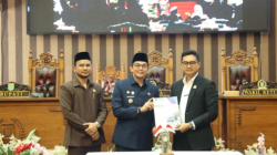 Bupati Andi Rudi Latif Hadiri Rapat Paripurna Pengambilan Keputusan terhadap LPj Tahun 2025