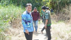 Anggota DPRD dan Dinas PUPR Survei Jembatan Rusak di Juai