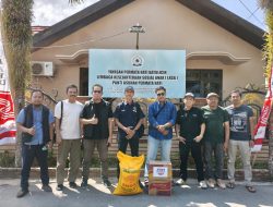 Aksi Nyata PWI Tanah Bumbu, Bagikan Paket Sembako dari Panti Asuhan hingga Tukang Becak