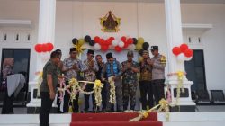 Tingkatkan Layanan Publik, Bupati Kotabaru Resmikan Kantor Desa Sidomulyo