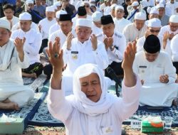 Doa Meminta Turun Hujan, Gubernur Bersama Ulama, Forkopimda serta Masyarakat Salat Istisqa