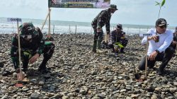 Letkol Inf Muhammad Taufik Akbar Pimpin Langsung Penanaman 1000 Bibit Mangrove