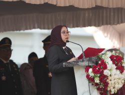 Dipercaya Bacakan Teks Proklamasi, Lindawati Tampil Khidmat di Upacara HUT RI Balangan