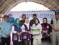 Ketua TP PKK Kalsel Hj. Fathul Jannah Serahkan Bantuan ke Warga Terdampak Kebakaran dan Kabut Asap di Barito Kuala