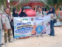 PT Pelsart Tambang Kencana dan PWI Kotabaru Salurkan Bantuan Tandon Air untuk Warga