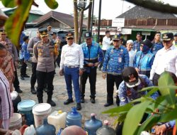 Wali Kota dan Kapolresta Banjarmasin Pantau Distribusi Air Bersih di Kelurahan Kuin Cerucuk
